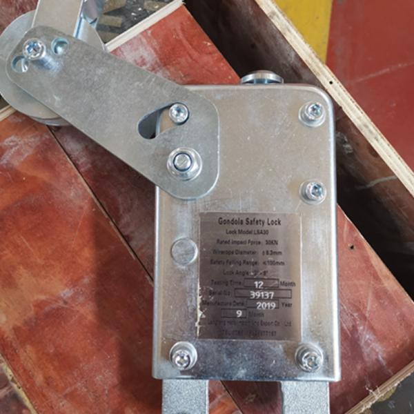 Anti tilting safety lock for ZLP630 ZLP800 temporary suspended platform swing stage #1 image